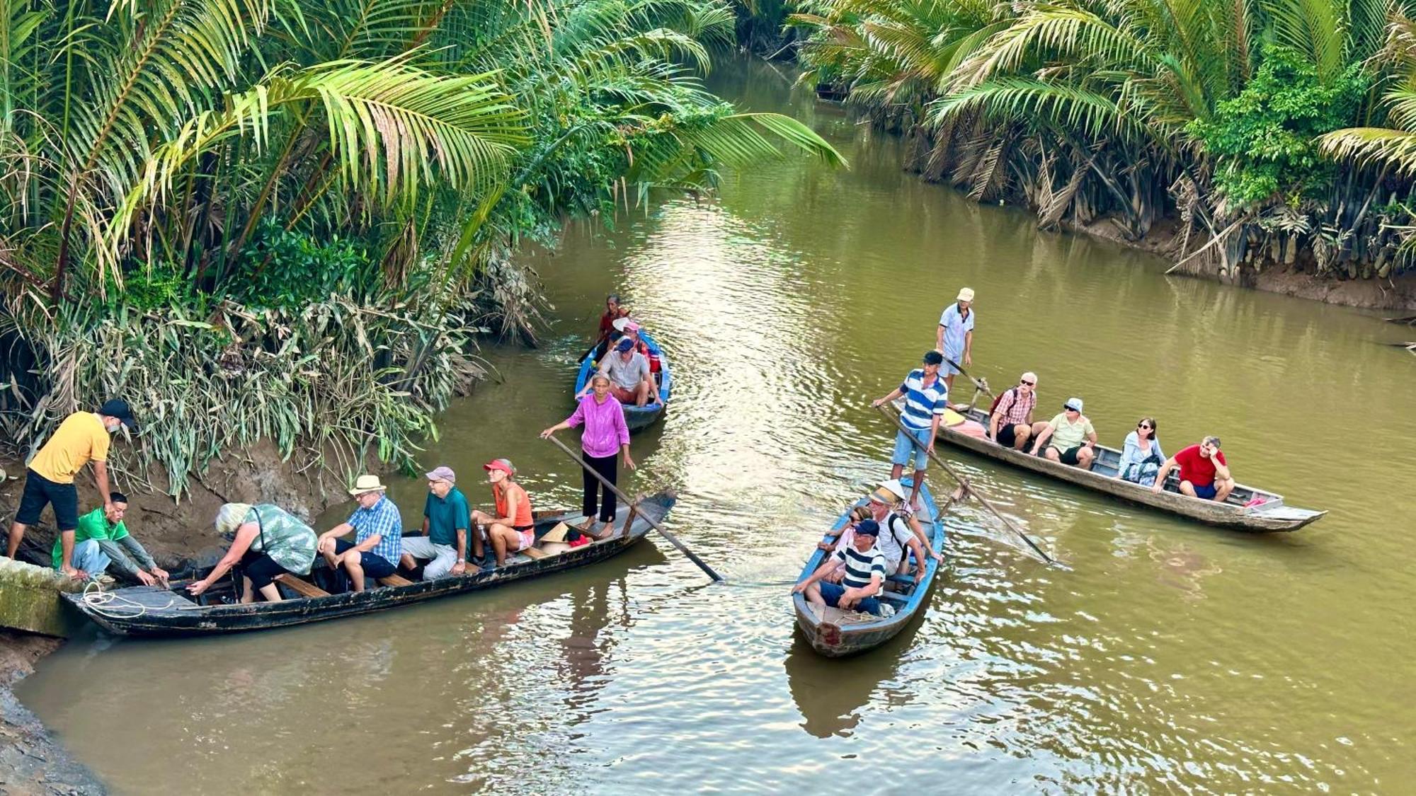 Hide Away Bungalows In Ben Tre City Bagian luar foto