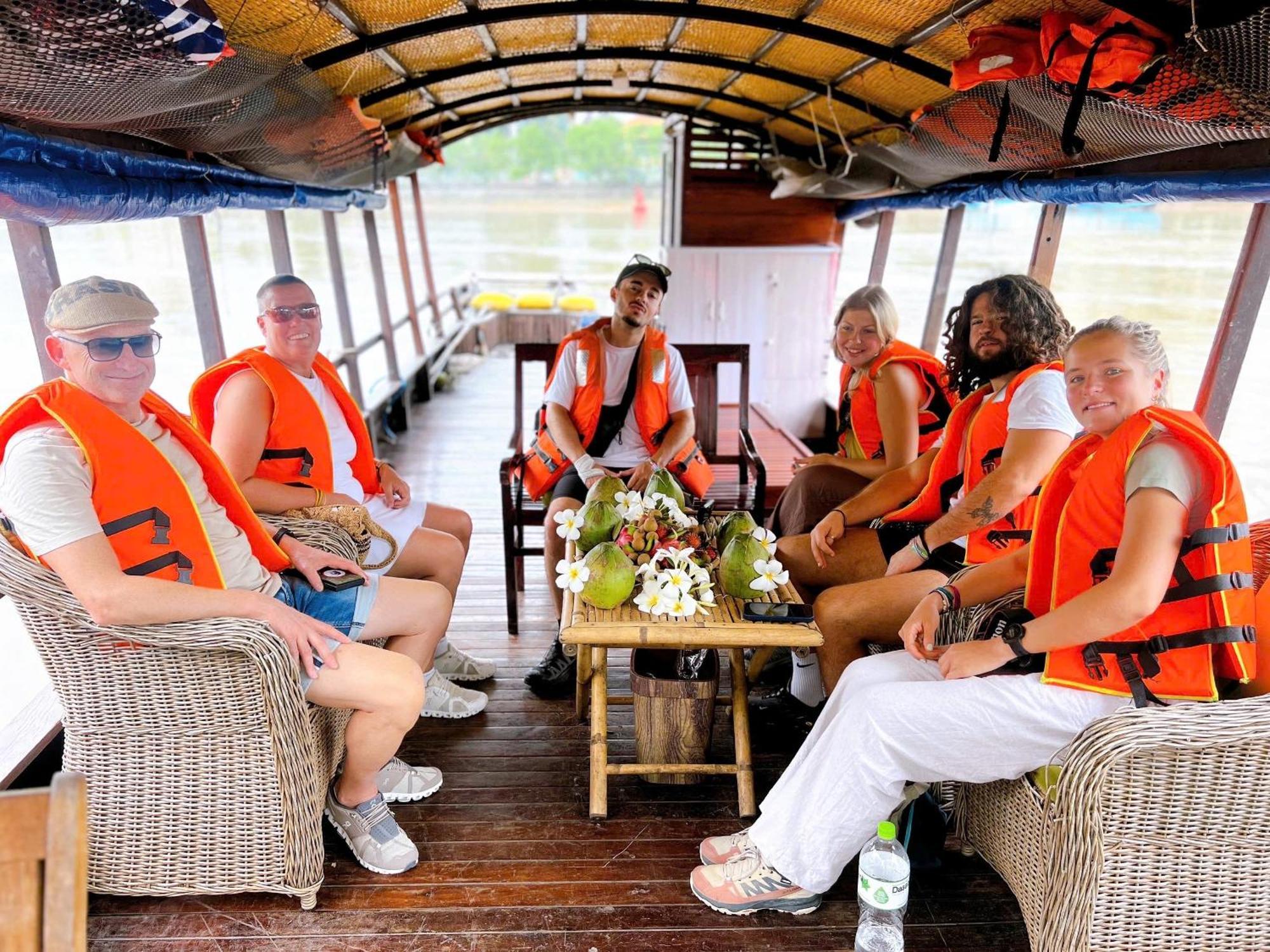 Hide Away Bungalows In Ben Tre City Bagian luar foto